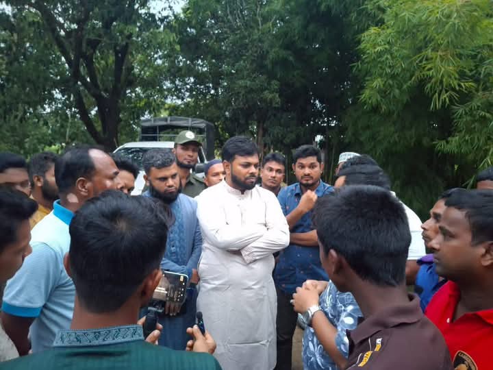 ফটিকছড়িতে গণপিটুনিতে নিহত স্কুলছাত্রের পরিবারের পাশে উপজেলা প্রশাসন