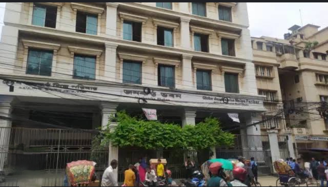 জনকণ্ঠে অভ্যন্তরীণ দ্বন্দ্ব: সম্পাদককে অবাঞ্ছিত ঘোষণা, নতুন বোর্ড গঠন সাংবাদিকদের