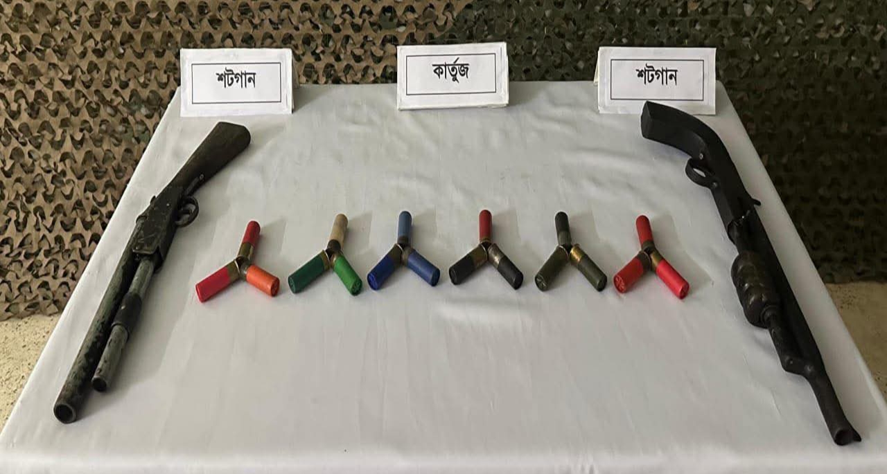 বোয়ালখালীতে সেনাবাহিনী নেতৃত্বে যৌথ অভিযান, অস্ত্র ও গুলি উদ্ধার