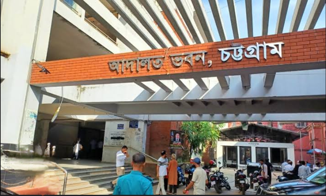 চট্টগ্রামে সাংবাদিক পরিচয়ে চাঁদাবাজি, দুইজনের বিরুদ্ধে গ্রেপ্তারি পরোয়ানা