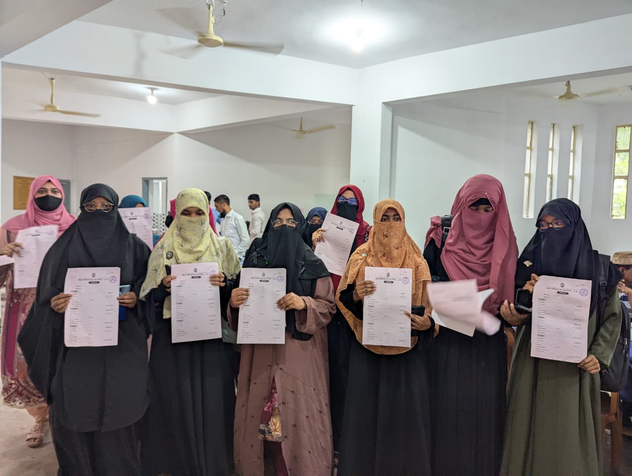 চাকসু নির্বাচন: হল সংসদে পূর্ণ প্যানেল দিল ইসলামী ছাত্রীসংস্থা