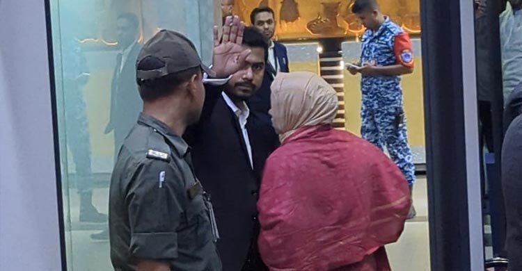 উন্নত চিকিৎসার জন্য সিঙ্গাপুরে নুরুল হক নুর