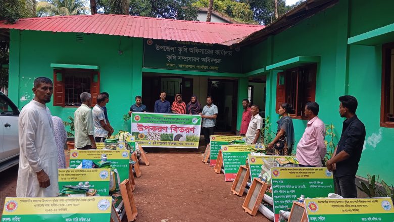 লামায় তেলজাতীয় ফসল উৎপাদন বৃদ্ধিতে কৃষকদের মাঝে উপকরণ বিতরণ