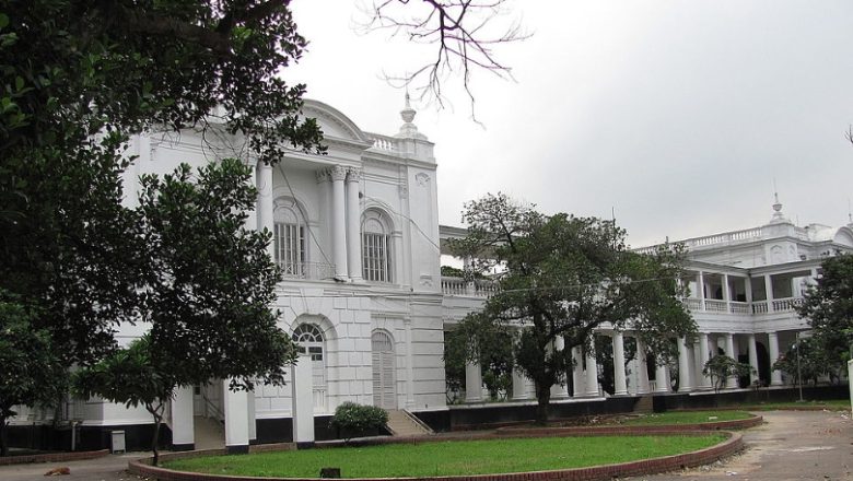 শেখ হাসিনাসহ ৩০ জনের বিরুদ্ধে গ্রেপ্তারি পরোয়ানা