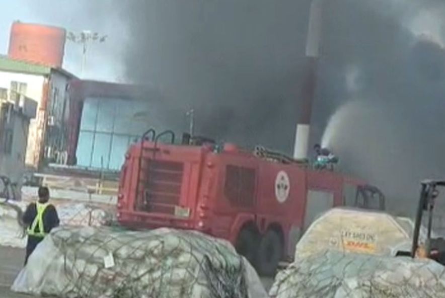 শাহজালাল বিমানবন্দরের কার্গো ভিলেজে আগুন, ফ্লাইট চলাচল স্বাভাবিক