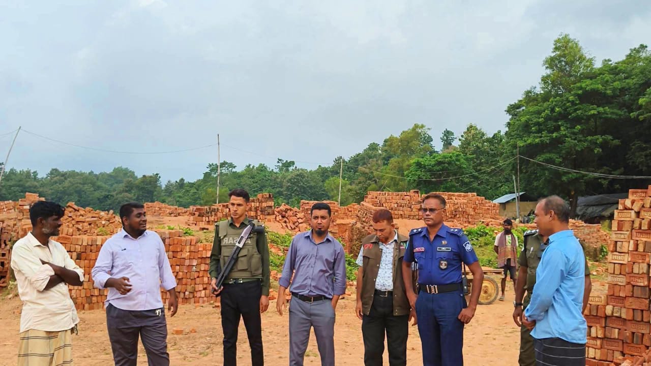 আলীকদমে অবৈধ ইটভাটায় অভিযান, ২ লাখ টাকা জরিমানা