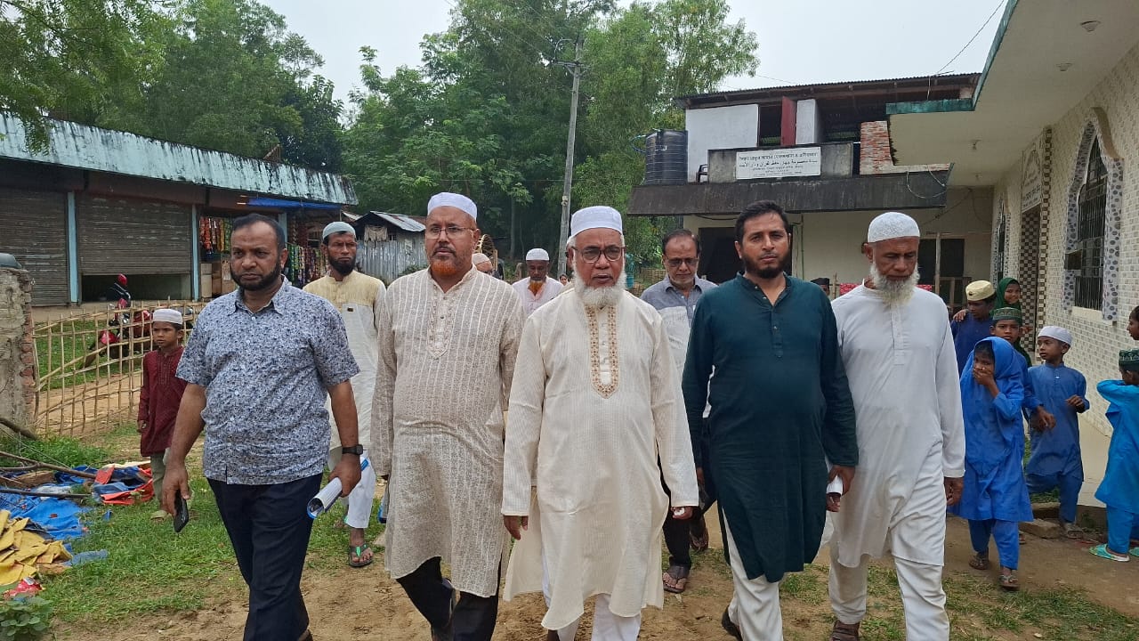 ফটিকছড়ির খীরামে জামায়াত প্রার্থী নুরুল আমিনের ব্যাপক গণসংযোগ