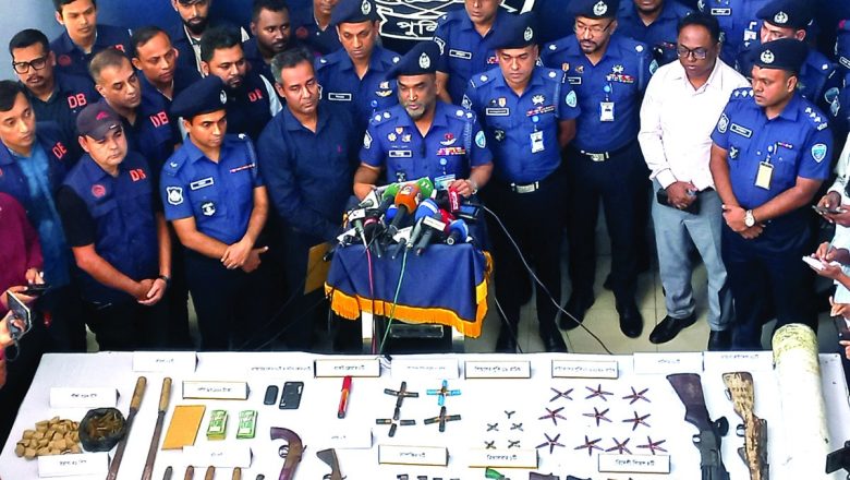 রাউজানে অভিযানে লুণ্ঠিত চাইনিজ রাইফেলসহ বিপুল অস্ত্র উদ্ধার