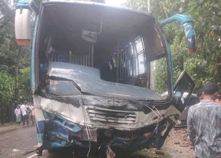 চকরিয়ায় মর্মান্তিক সড়ক দুর্ঘটনায় একই পরিবারের ৫ জন নিহত