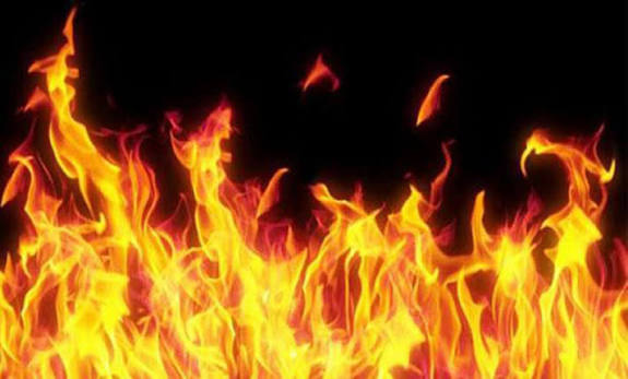 চট্টগ্রামে এইচবি পোশাক কারখানার গুদামে আগুন