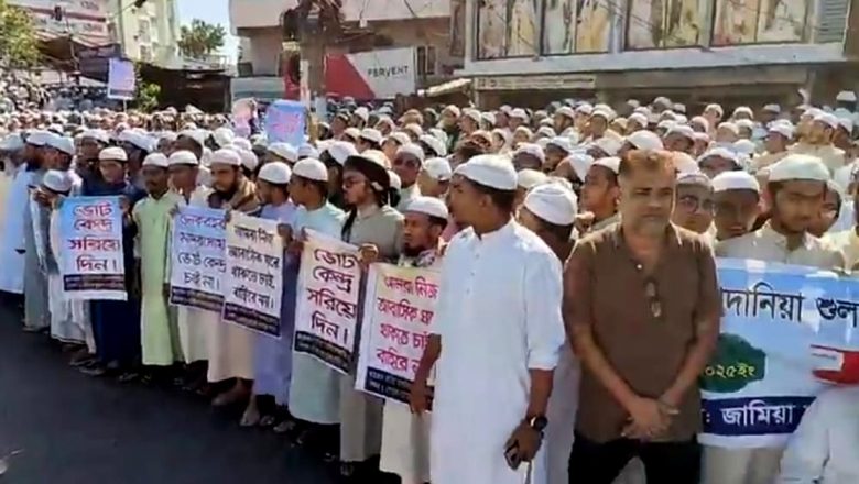 ভোটকেন্দ্র বাতিলের দাবিতে রাস্তায় মাদ্রাসার শিক্ষক-শিক্ষার্থীরা