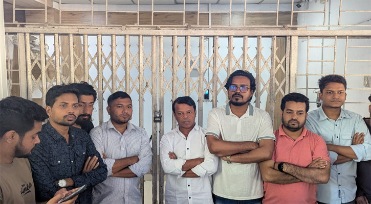 চবি প্রো-ভিসির পদত্যাগ দাবিতে প্রশাসনিক ভবনে তালা দিলো ছাত্রদল-বামপন্থিরা