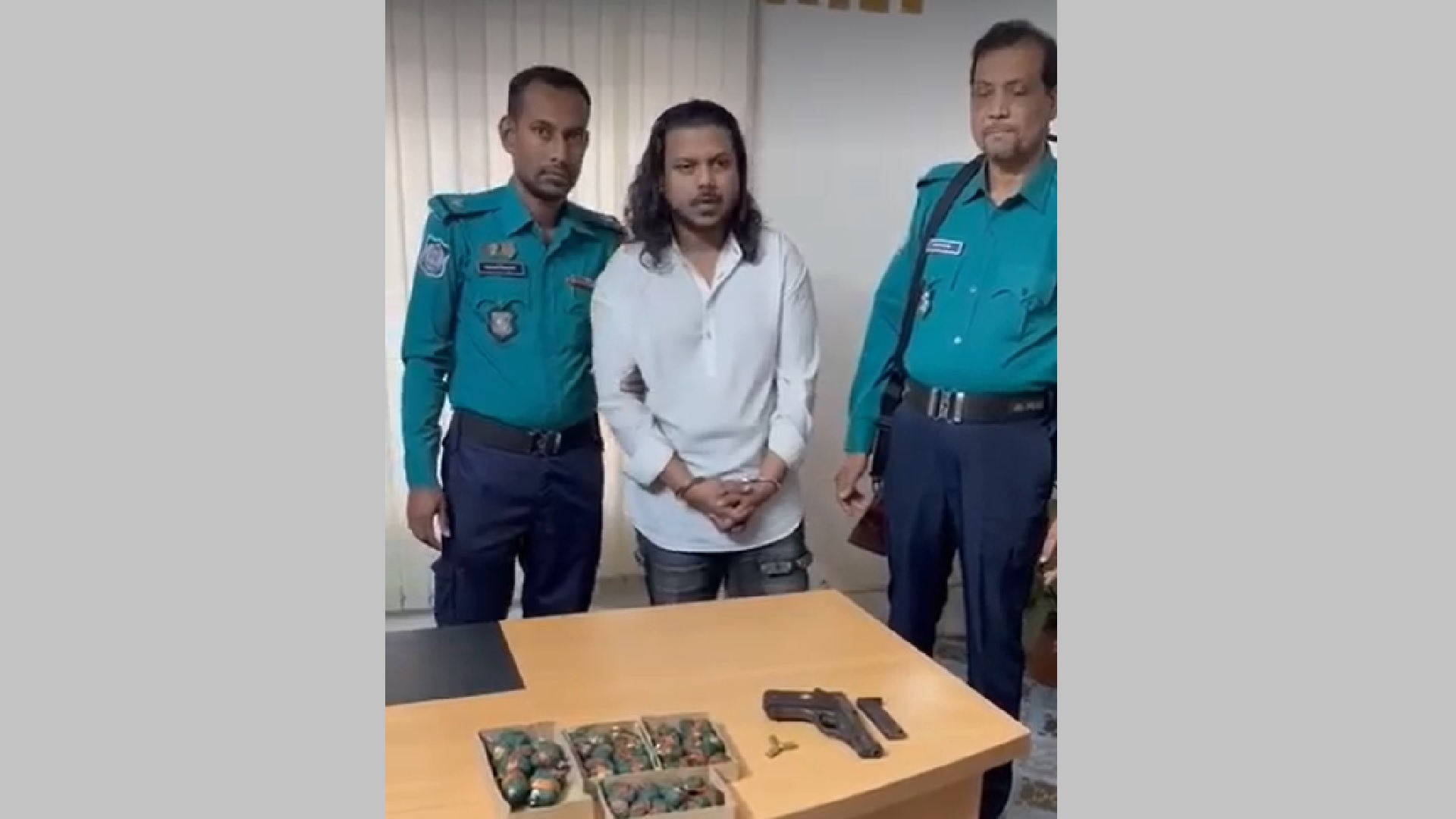 হাদি হত্যা: অভিযুক্ত আলমগীরের ঘনিষ্ট সহযোগী অস্ত্রসহ গ্রেফতার