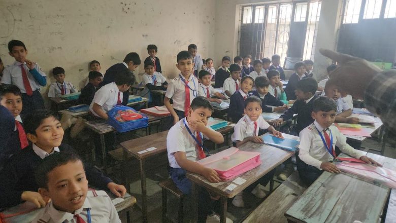 শিক্ষকদের আন্দোলন: দেড় ঘণ্টা দেরিতে শুরু হলো বার্ষিক পরীক্ষা