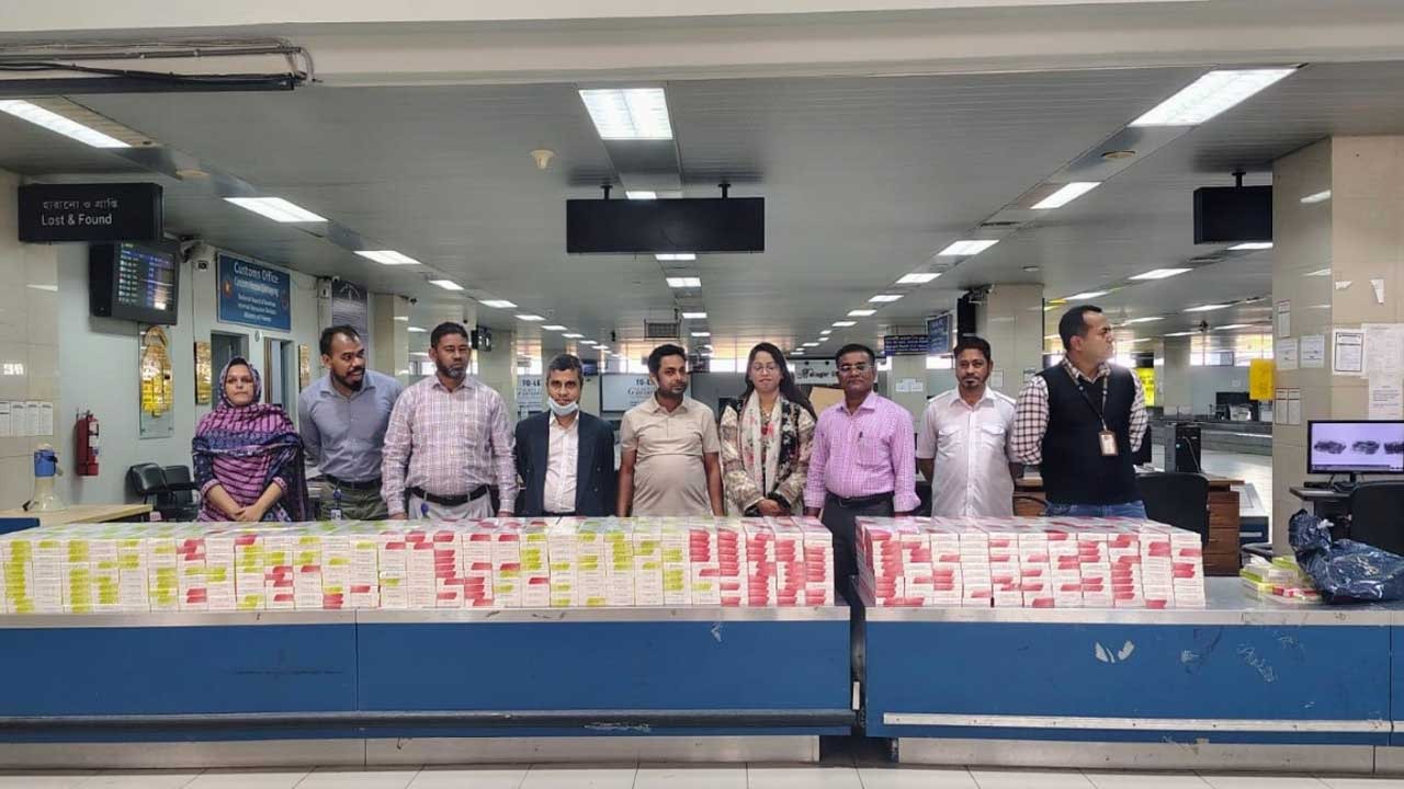 চট্টগ্রাম বিমানবন্দরে পরিত্যক্ত লাগেজে মিলল ৯০ লাখ টাকার অবৈধ সিগারেট