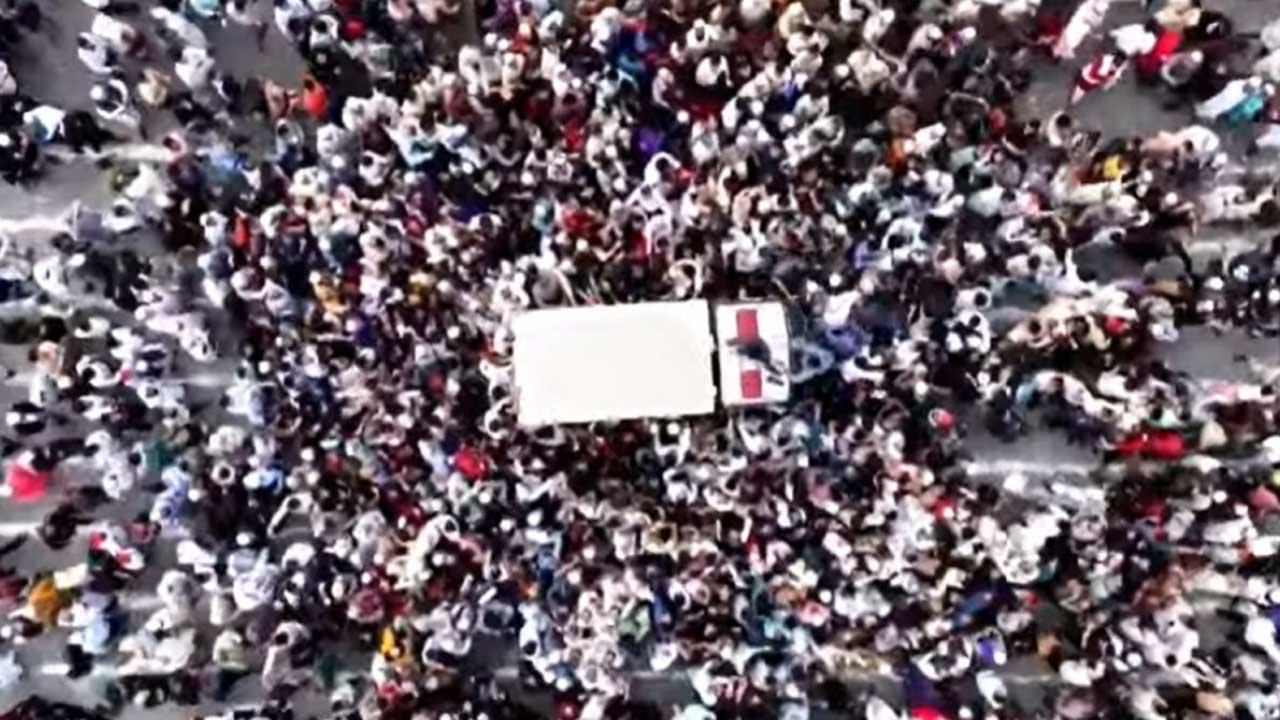 ওসমান হাদিকে সংসদ প্লাজা থেকে অশ্রুসিক্ত বিদায়