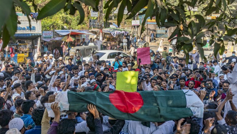 হাদি হত্যার প্রতিবাদে চট্টগ্রামে কফিন মিছিল, বিক্ষোভ-ব্লকেড