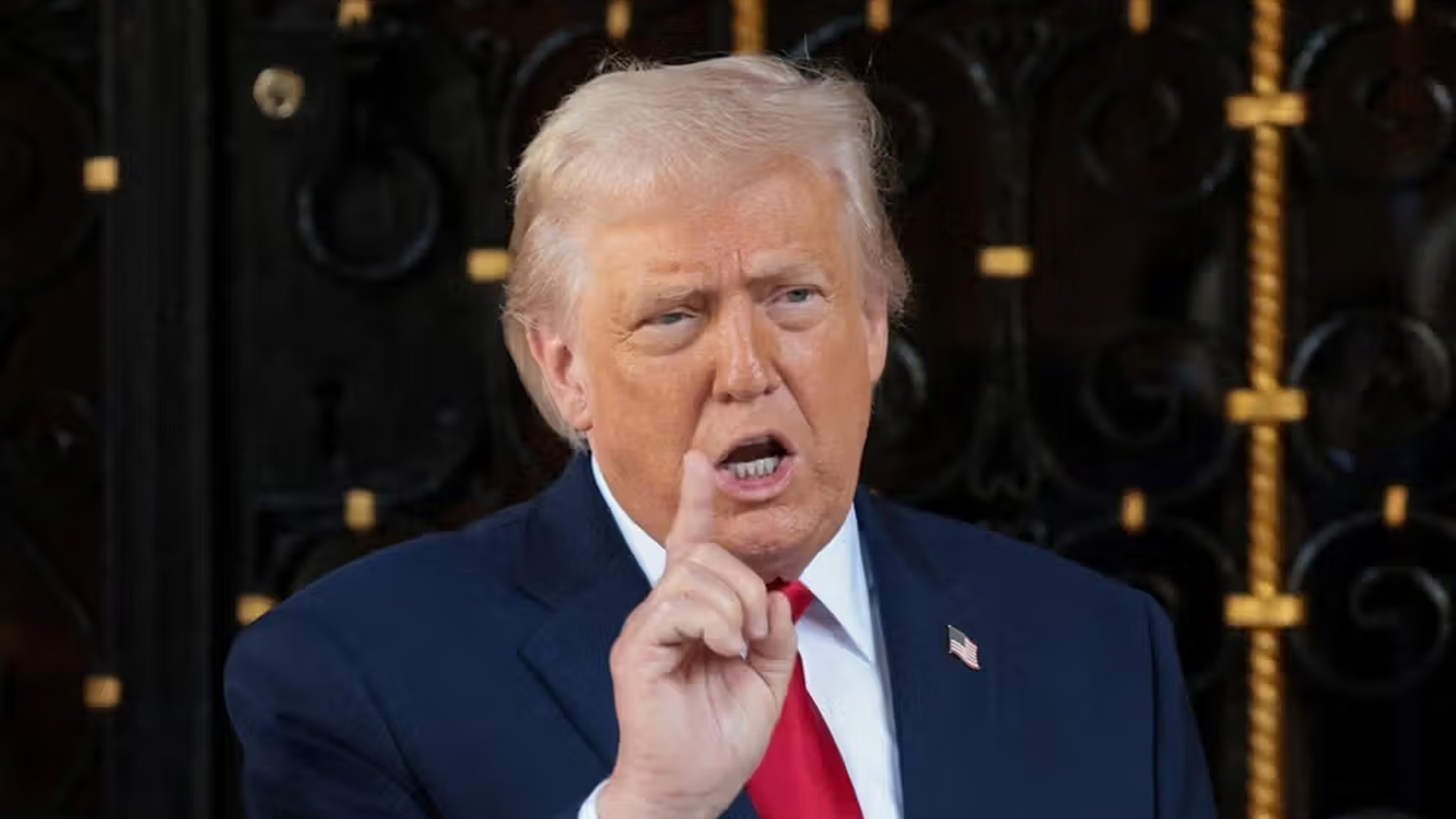 ইরানের বিক্ষোভের আগুনে ঘি ঢাললেন ট্রাম্প