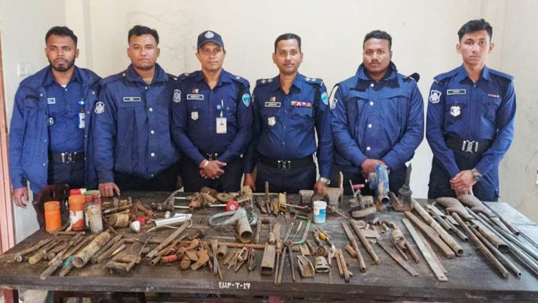 রামুর গহীন পাহাড়ে অস্ত্র কারখানা, বিপুল সরঞ্জামসহ গুলি উদ্ধার