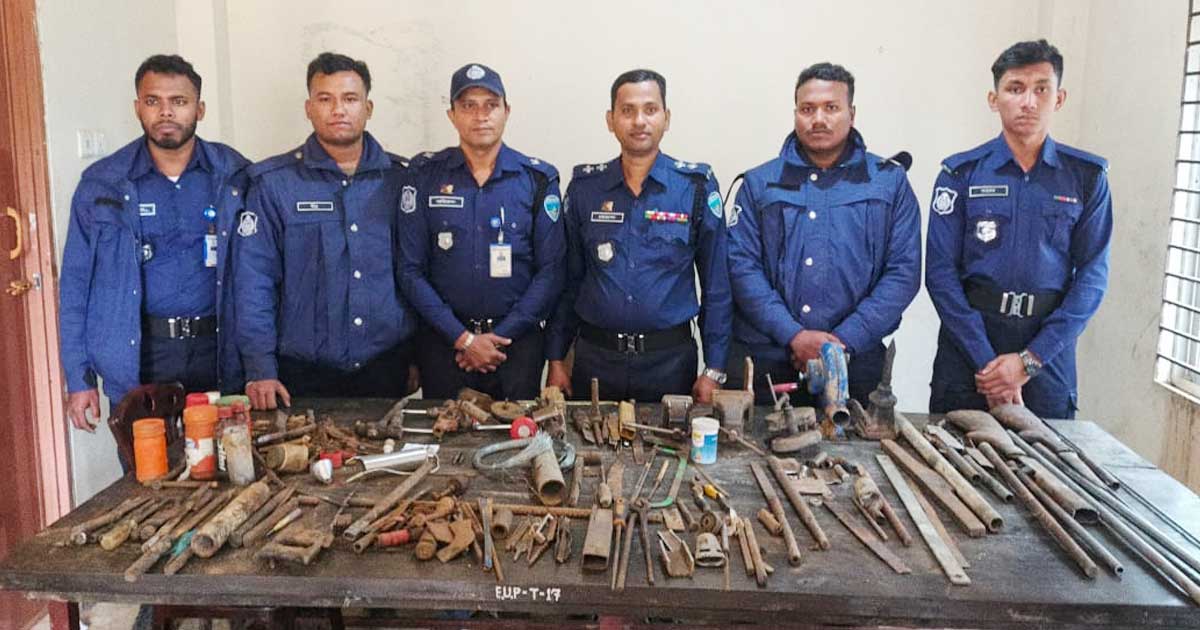 রামুর গহীন পাহাড়ে অস্ত্র কারখানা, বিপুল সরঞ্জামসহ গুলি উদ্ধার