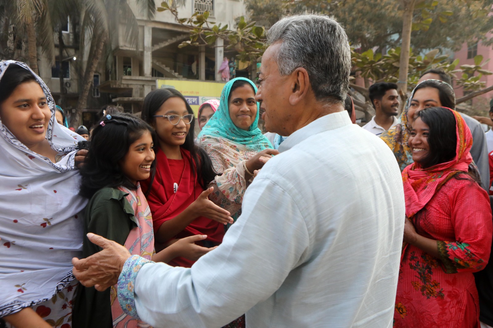 অনির্বাচিত সরকার কখনও দেশের মানুষের আশা পূরণ করতে পারে না: আমীর খসরু
