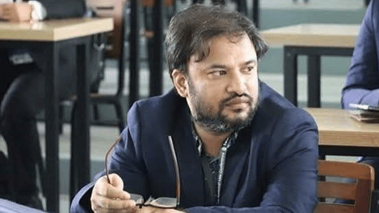 জুলাই গণঅভ্যুত্থানে গণহত্যার পক্ষে অবস্থান, চবির আওয়ামীপন্থী শিক্ষক আটক