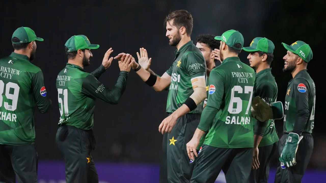 বিশ্বকাপ বয়কটের গুঞ্জন ছড়িয়ে স্কোয়াড ঘোষণা করল পাকিস্তান