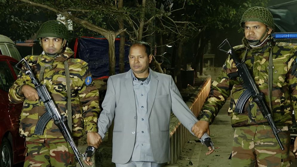 প্রাথমিকের শিক্ষক নিয়োগ পরীক্ষার প্রশ্নফাঁসের চেষ্টার অভিযোগে আটক ২