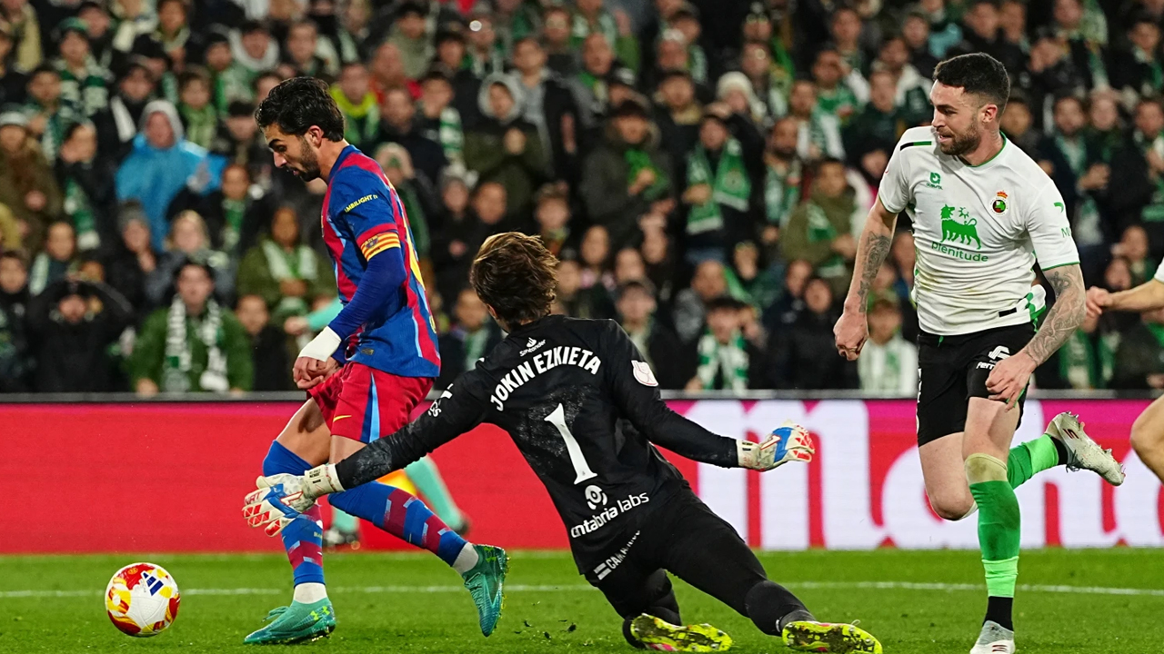 ইয়ামাল-তোরেসের গোলে কোয়ার্টার ফাইনালে বার্সেলোনা