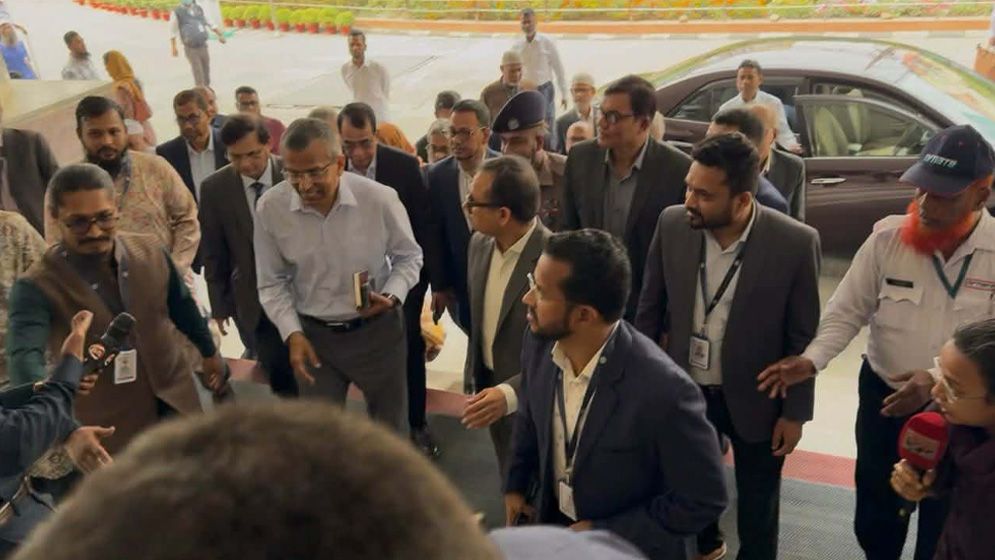 দায়িত্ব নিলেন নতুন গভর্নর মোহাম্মদ মোস্তাকুর রহমান