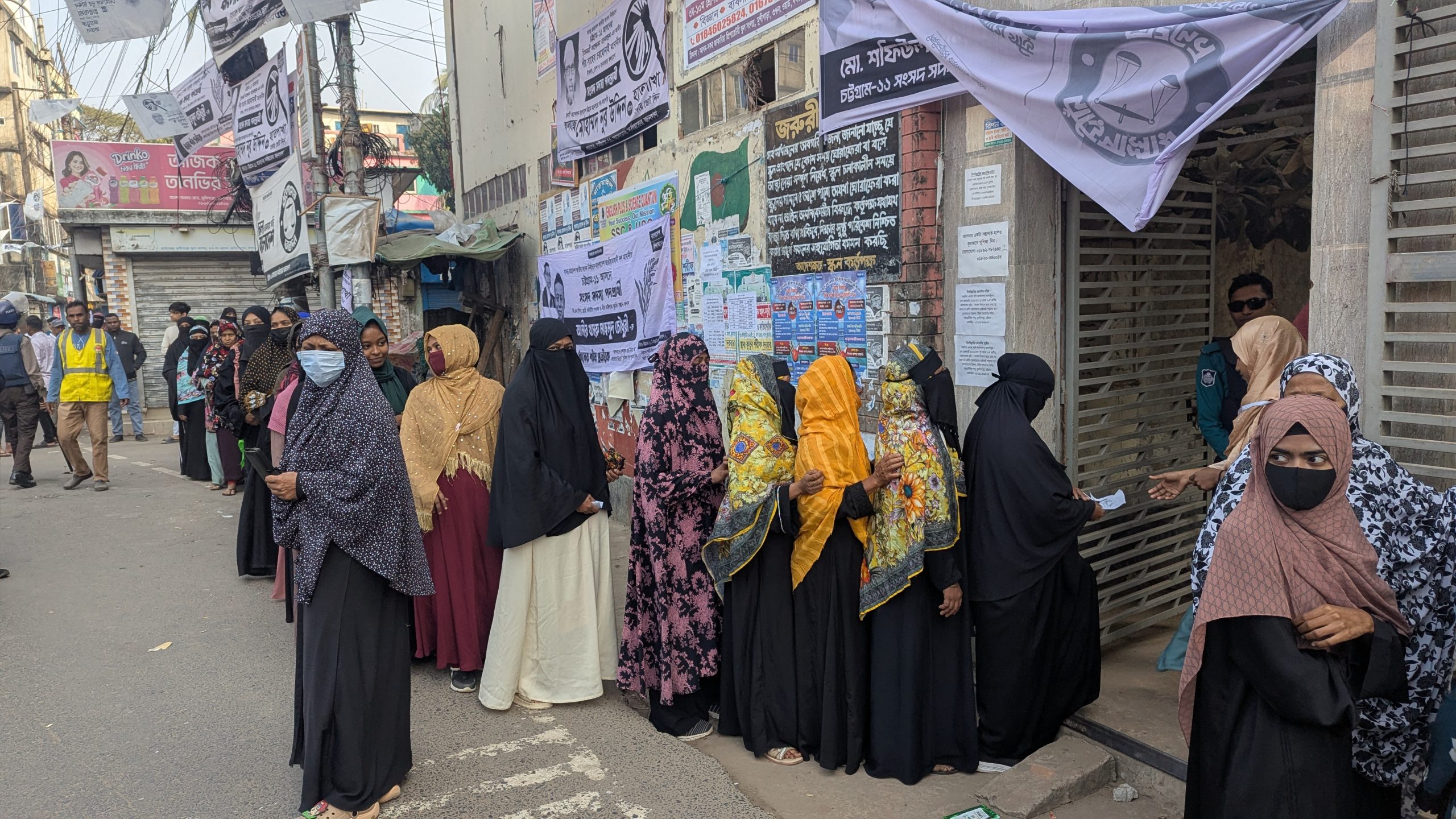 চট্টগ্রামে শুরু হলো ভোট গ্রহণ