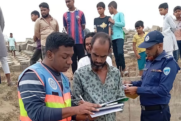 কর্ণফুলী নদীর বাকলিয়ায় ১০ বছরের শিশুর লাশ উদ্ধার করে নৌ পুলিশ