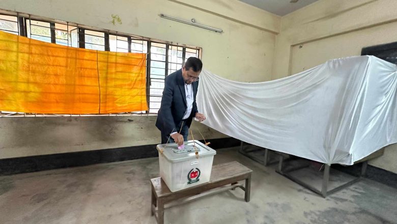 ভোট দিলেন চট্টগ্রাম-৯ আসনের প্রার্থী আবু সুফিয়ান
