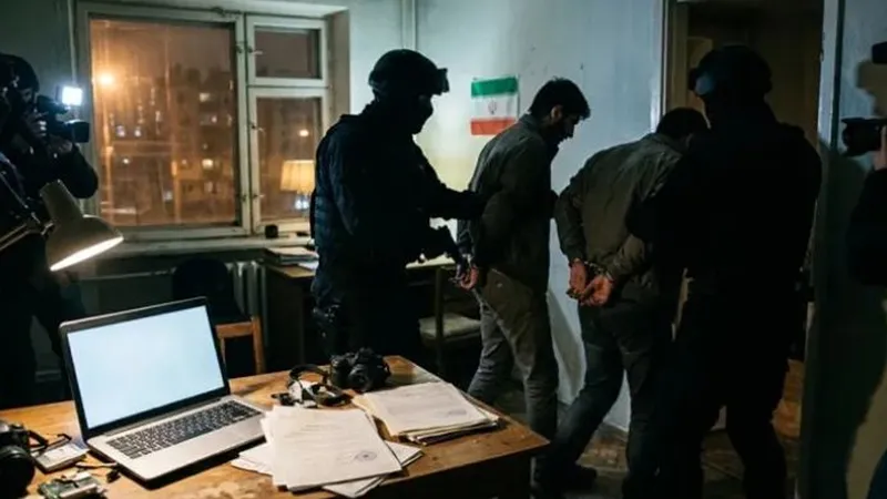 ইরানে তথ্যপাচারের অভিযোগে আটক ৫০