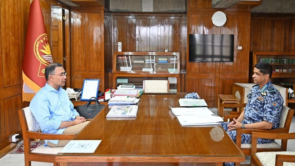 প্রধানমন্ত্রীর সাথে বিমান বাহিনী প্রধানের সাক্ষাৎ