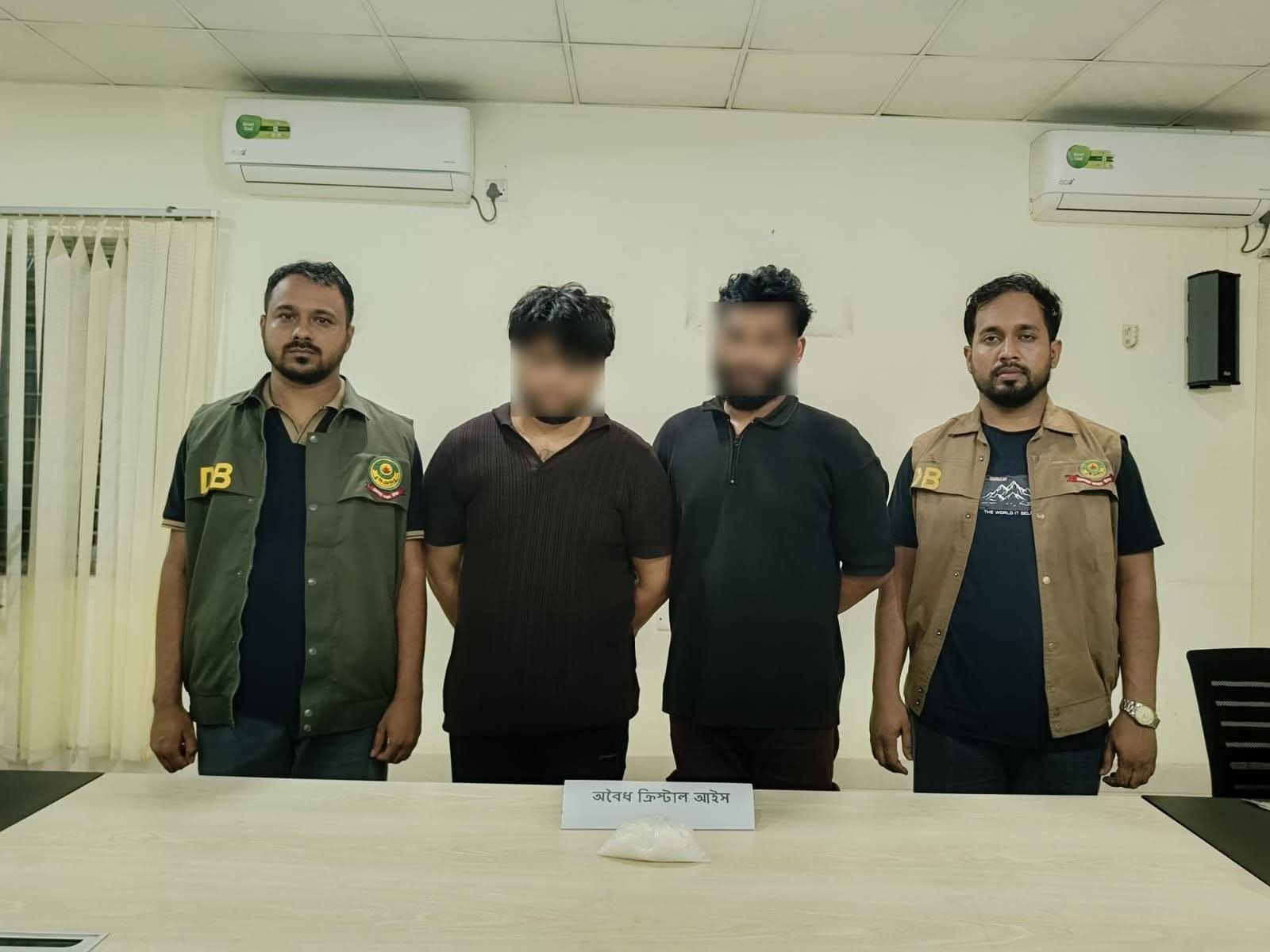 চট্টগ্রামে ১৭ লাখ টাকার ক্রিস্টাল আইসসহ ফটিকছড়ির দুই যুবক গ্রেপ্তার