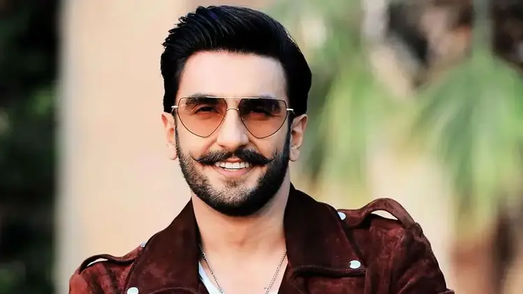 মিনারেল ওয়াটার দিয়ে গোসল করেন রণবীর সিং!